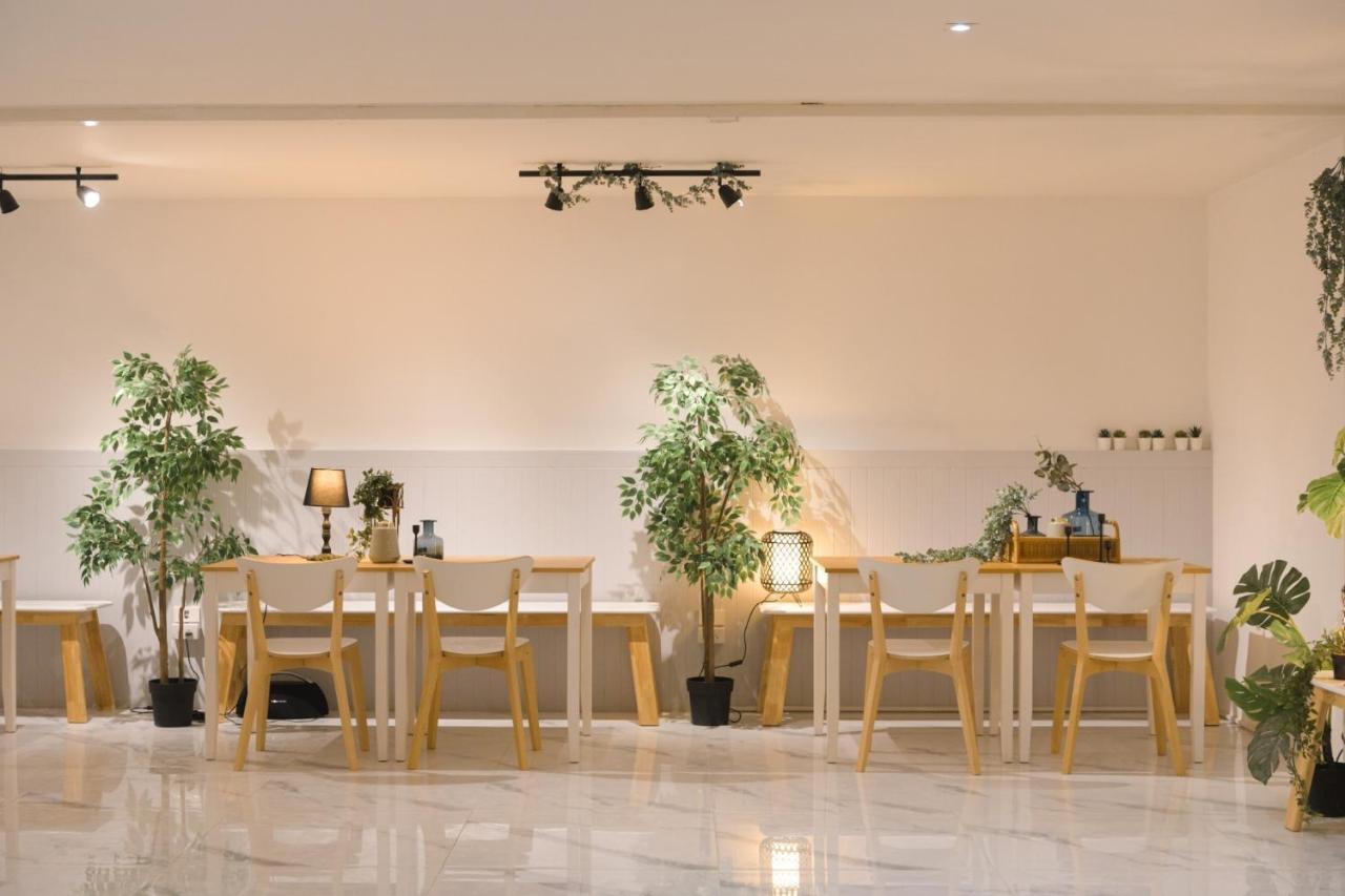 Nap77 Salaya Hotel ภายนอก รูปภาพ